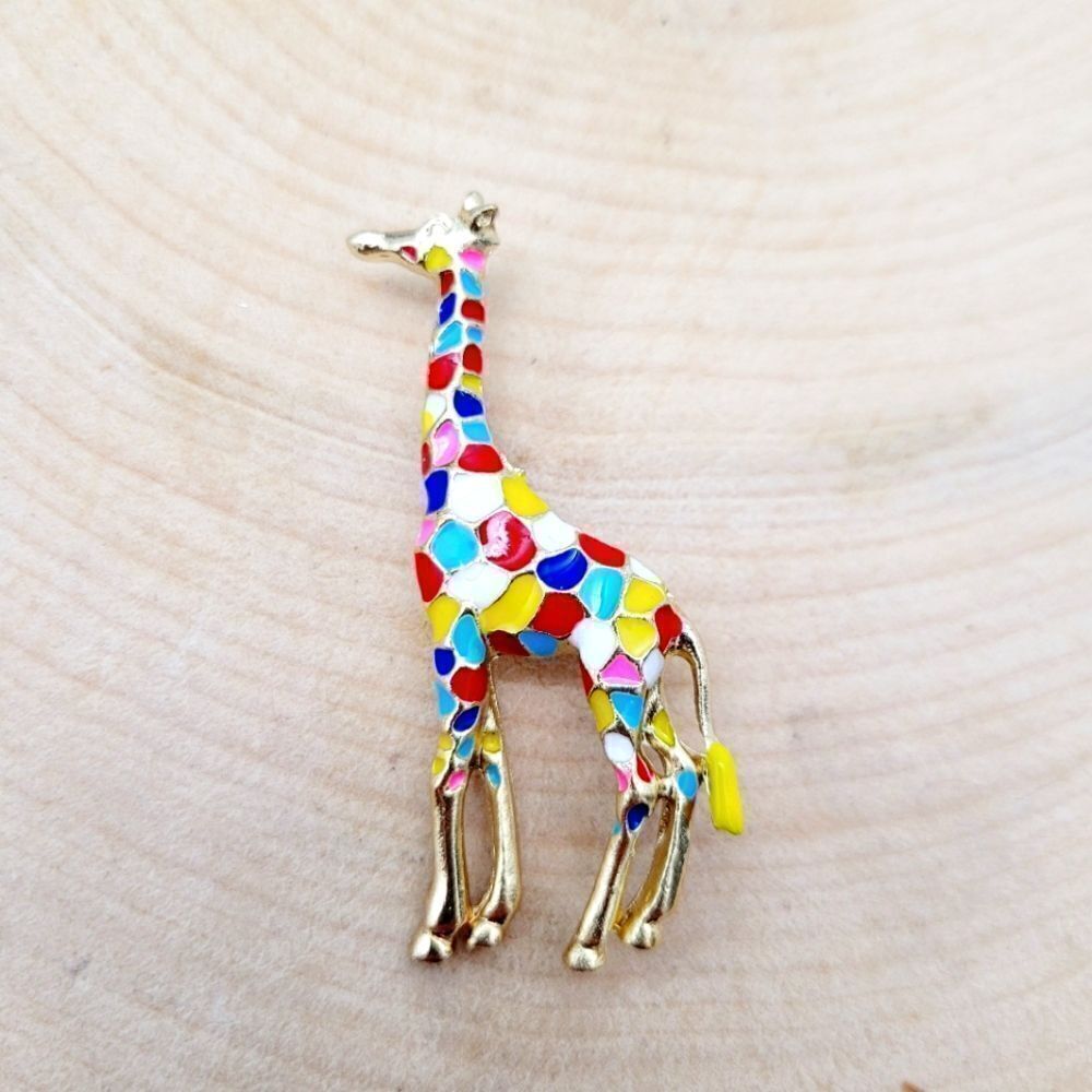 Brand New Giraffe Brooch Pin